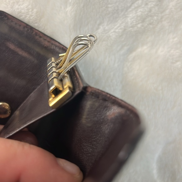 Authentic Louis Vuitton Vernis Four Ring Key Holder In Box - Picture 11 of 12